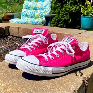 Unisex Fuchsia Converse All Star.
